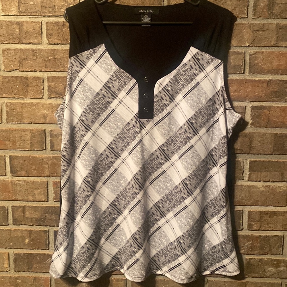 Super cute lightweight sleeveless blouse by Adele &  May size 2x